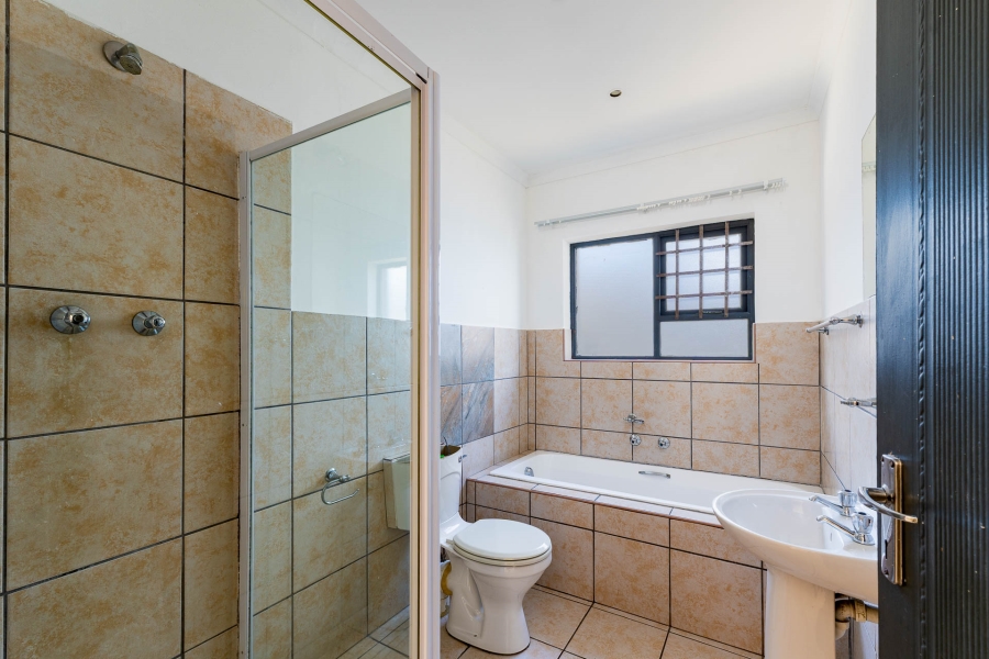 To Let 3 Bedroom Property for Rent in Levallia Western Cape